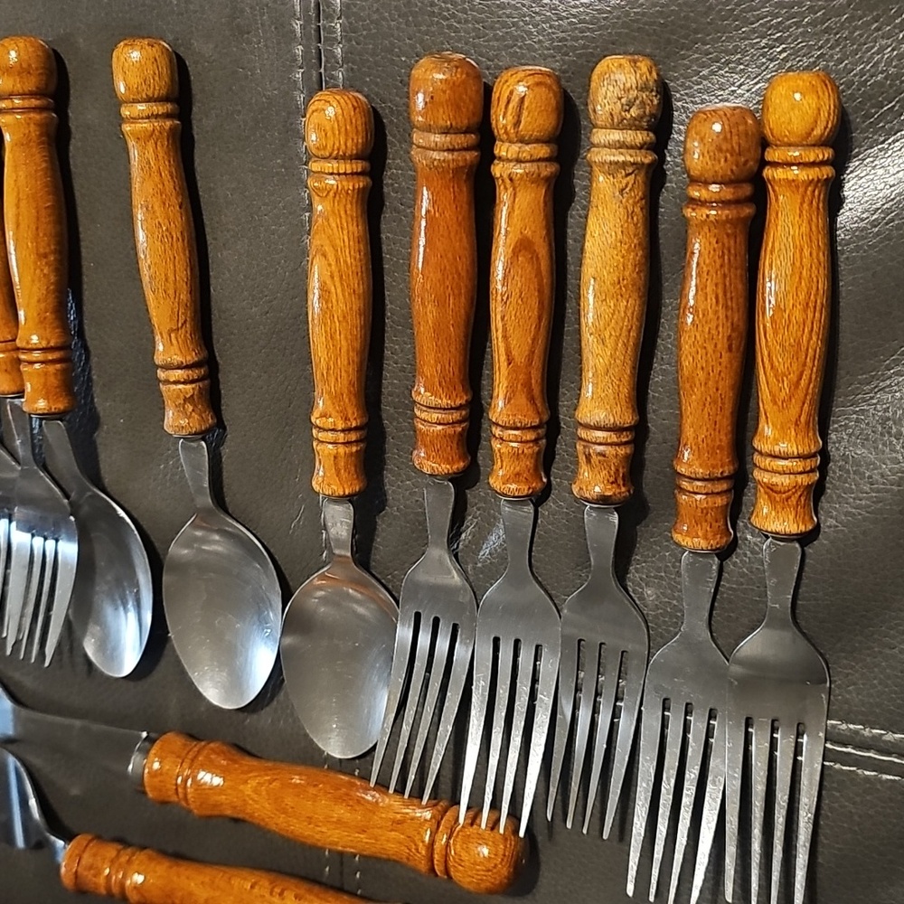 Vintage Wood Handles Silverware Flatware Set - Picture 8 of 16